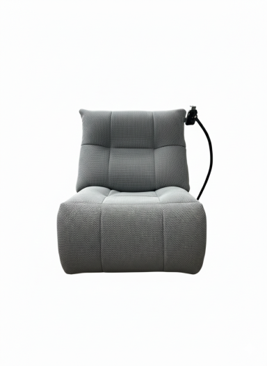 Sillón reclinable gris con soporte para el brazo y diseño moderno.